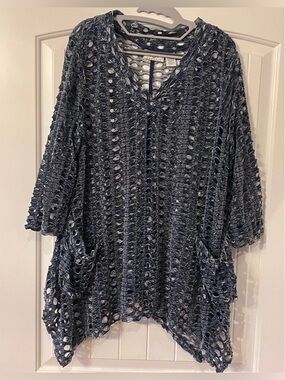 Size large- ladies ladder knit - laser cut tunic with pockets- navy